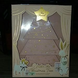 Too Faced Under the Christmas Tree Gift Set